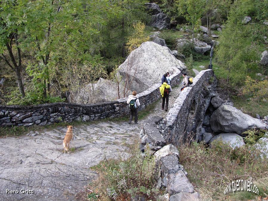 39 Antico ponte sul fiume Serio a Maslana.jpg